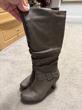 Women's Knee-High Slouch Heeled Boots in Taupe